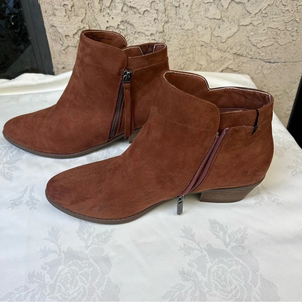 Torrid Cognac Faux Suede Ankle Booties Tassel Side Zip 8.5W